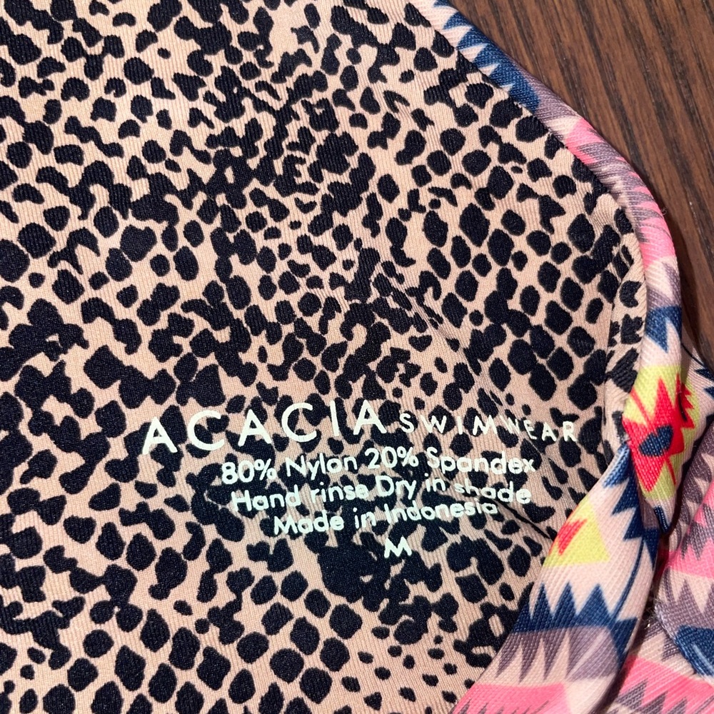 Acacia swimwear top size medium - Picture 5 of 5